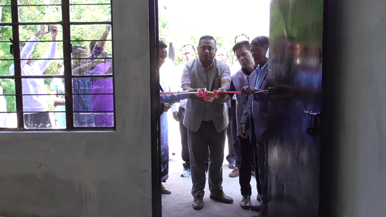 Teiborlang Pathaw inaugurates classroom of Seven Hut’s HSS and felicitate students