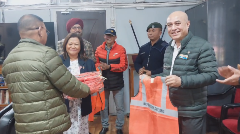 Rotary Club Donates Reflective Vests to Traffic Police